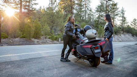 GL1800 Gold Wing statica con pilota e passeggero