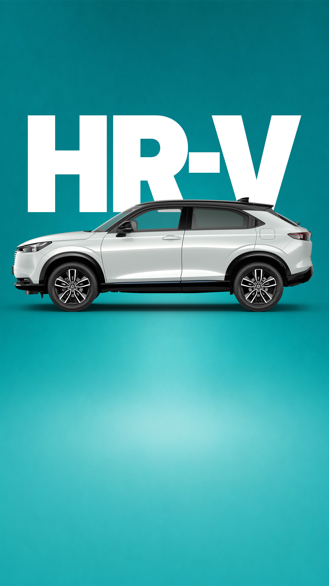 Una HR-V bianca su uno sfondo blu sfumato con la scritta “HR-V” sullo sfondo