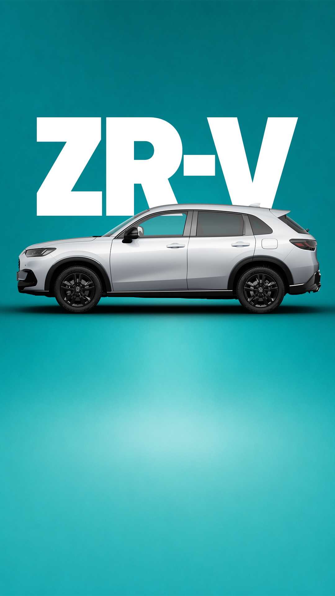 Uno ZR-V bianco su sfondo blu e con ZR-V scritto sullo sfondo