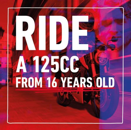 Dontbeafollower 125 Honda CB125R de c&ocirc;t&eacute; avec "Anika tuto"