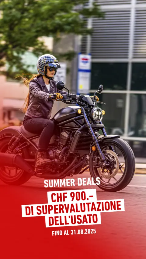 Tre Honda CMX1100 Rebel in un edificio.