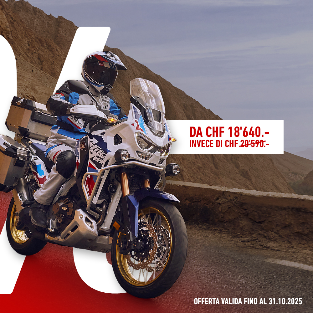Motociclista su una Africa Twin con promozione e % sullo sfondo
